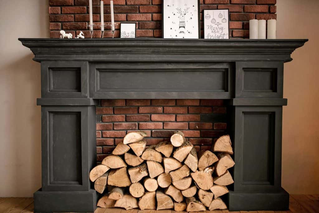  Fireplace or Faux Fireplace